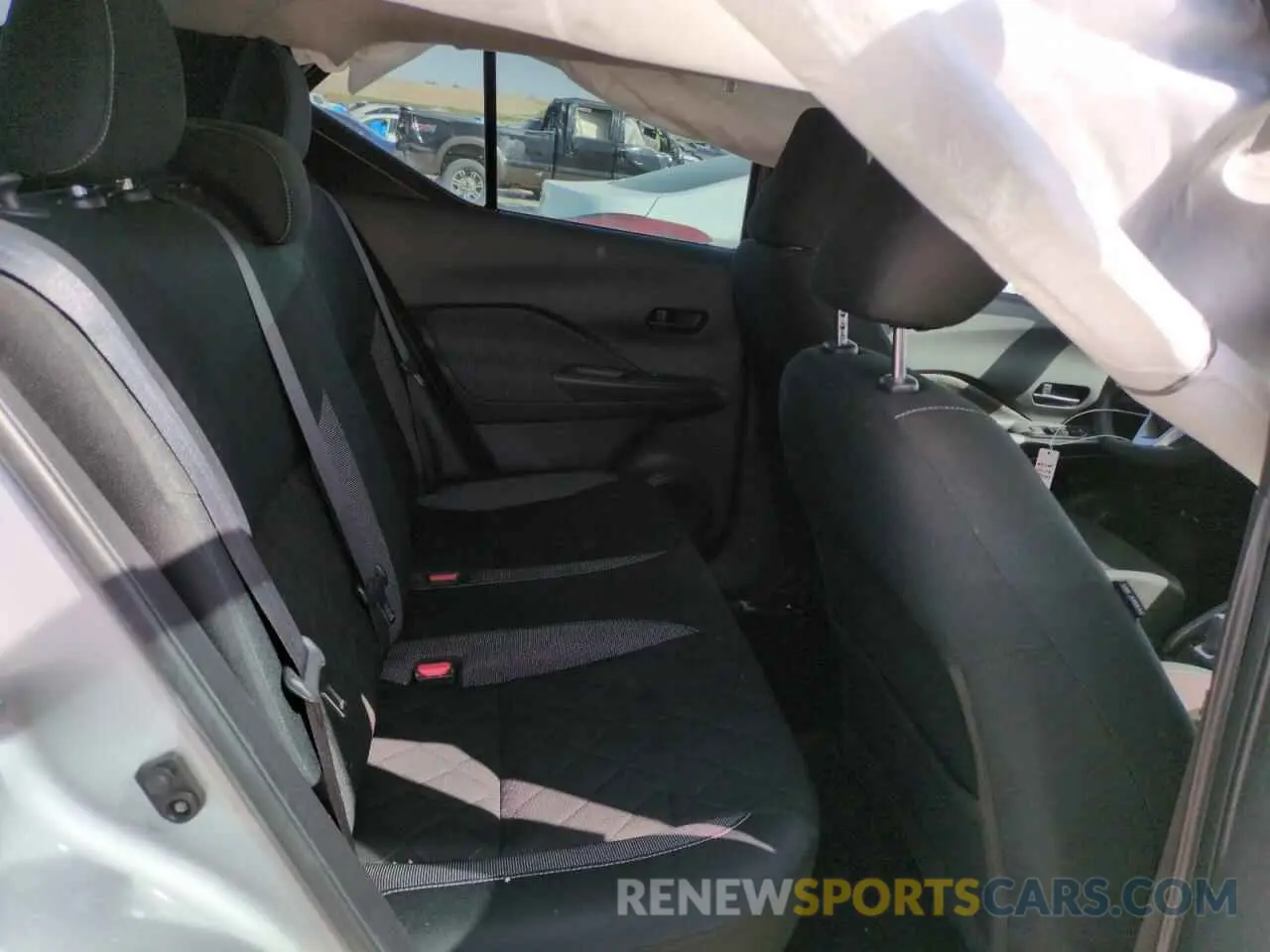 10 Photograph of a damaged car 3N1CP5CU2KL529656 NISSAN KICKS 2019