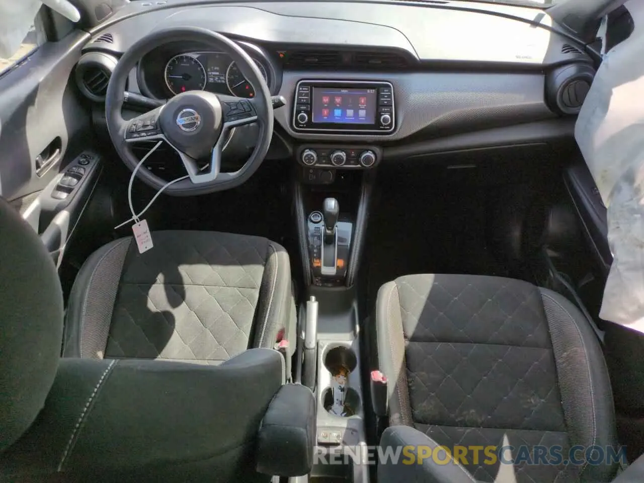 8 Photograph of a damaged car 3N1CP5CU2KL529656 NISSAN KICKS 2019