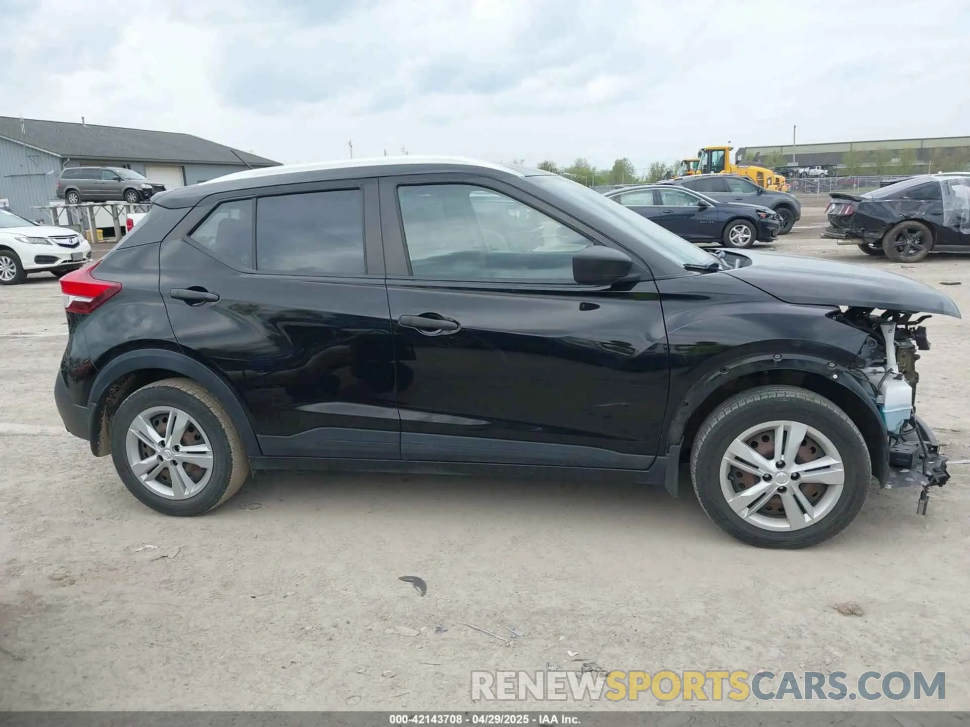 14 Photograph of a damaged car 3N1CP5CU2KL548725 NISSAN KICKS 2019