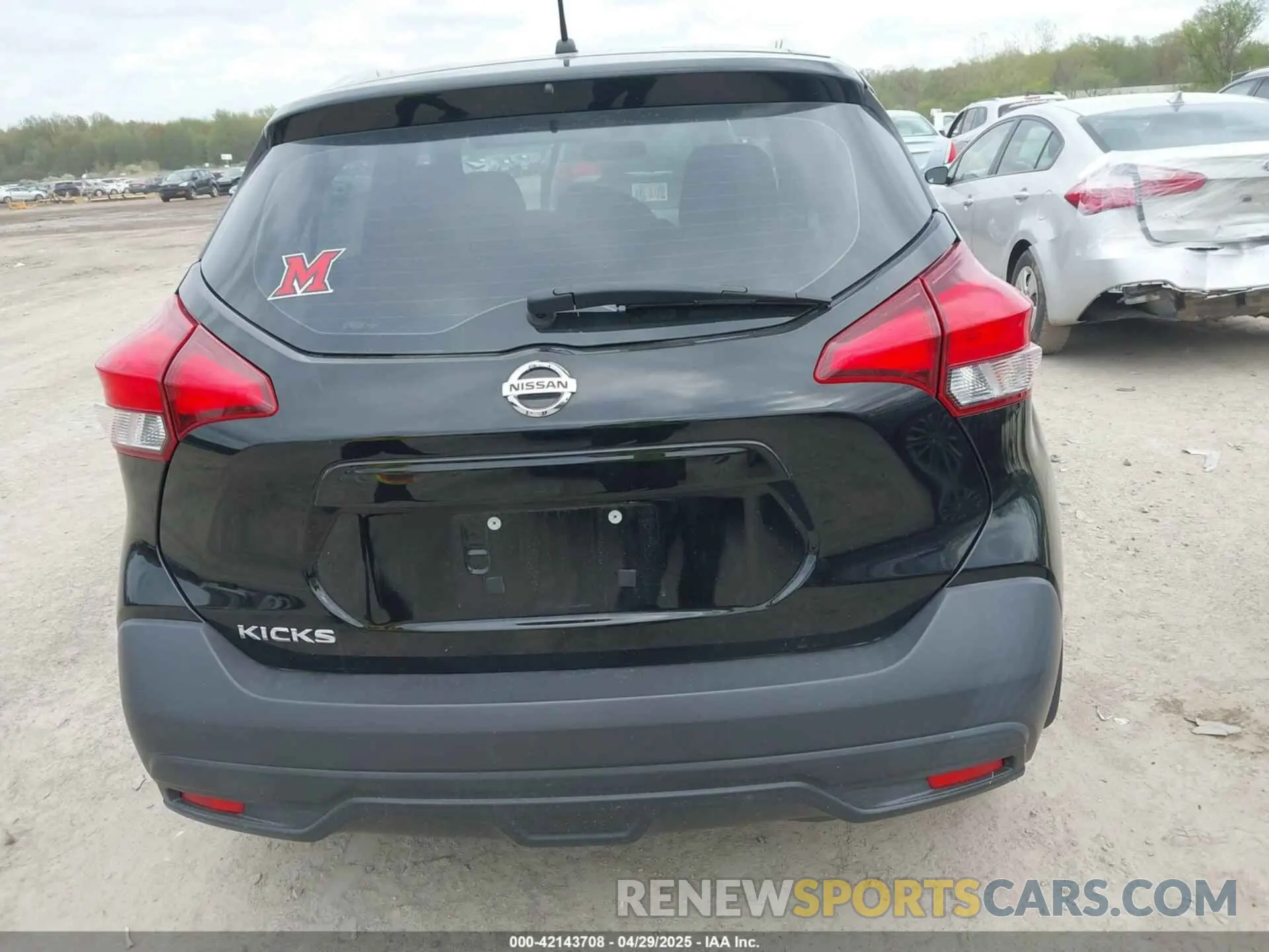 17 Photograph of a damaged car 3N1CP5CU2KL548725 NISSAN KICKS 2019