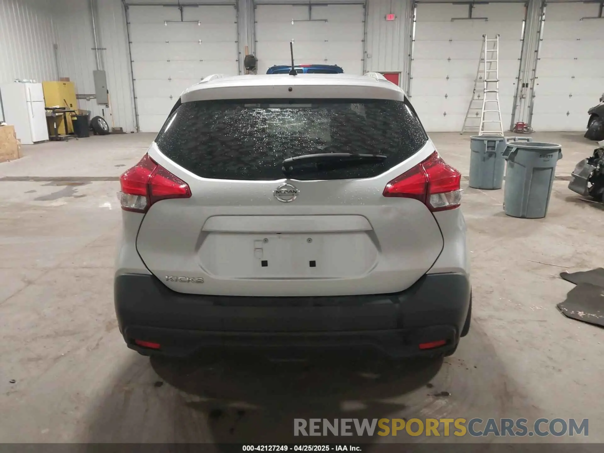 16 Photograph of a damaged car 3N1CP5CU2KL548837 NISSAN KICKS 2019
