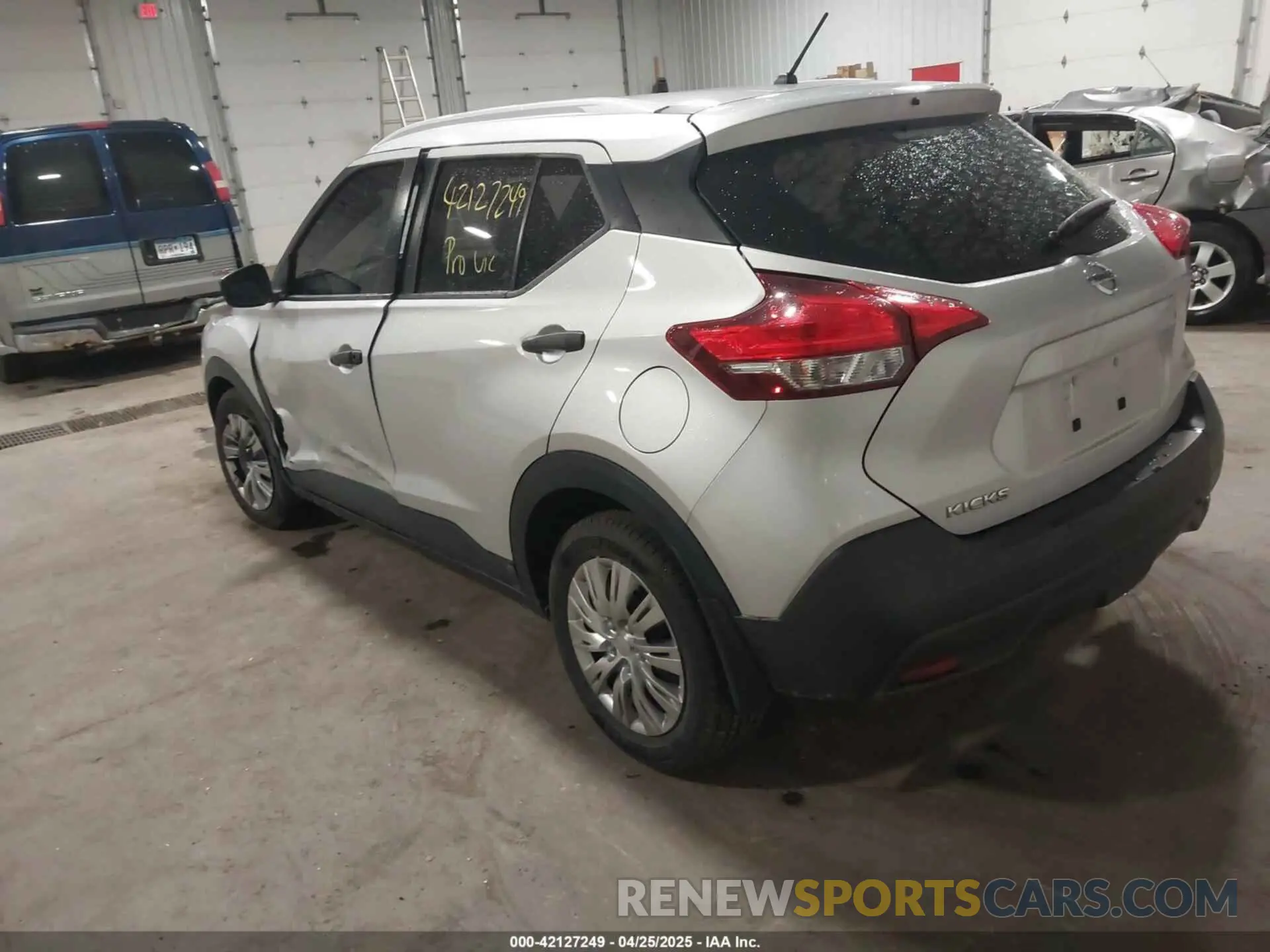 3 Photograph of a damaged car 3N1CP5CU2KL548837 NISSAN KICKS 2019