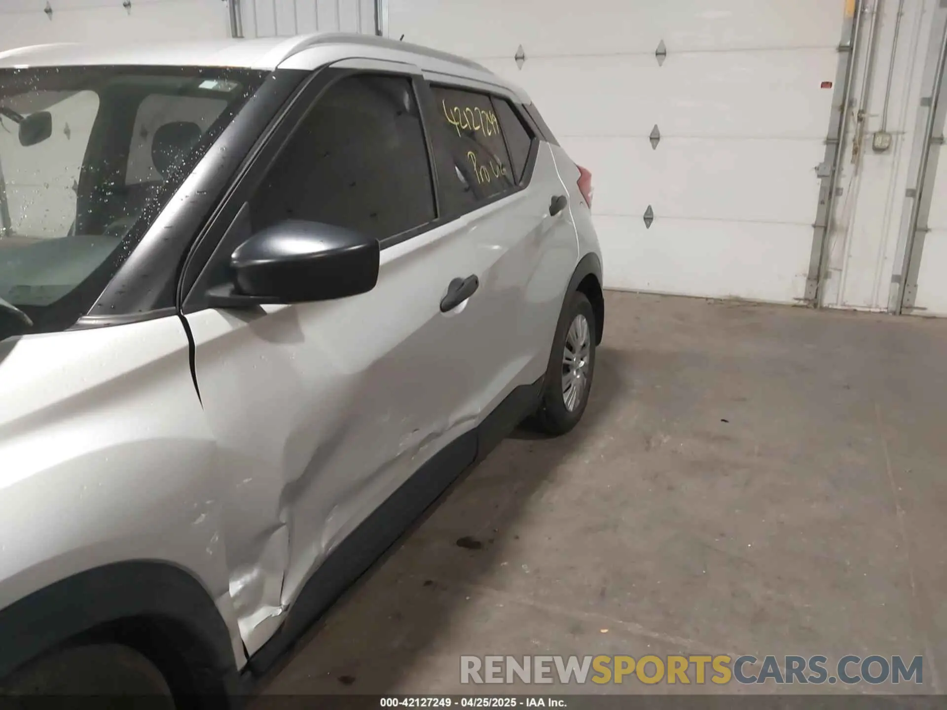 6 Photograph of a damaged car 3N1CP5CU2KL548837 NISSAN KICKS 2019