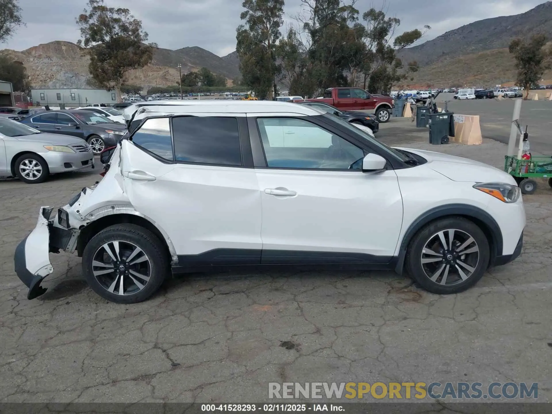 13 Photograph of a damaged car 3N1CP5CU2KL559112 NISSAN KICKS 2019