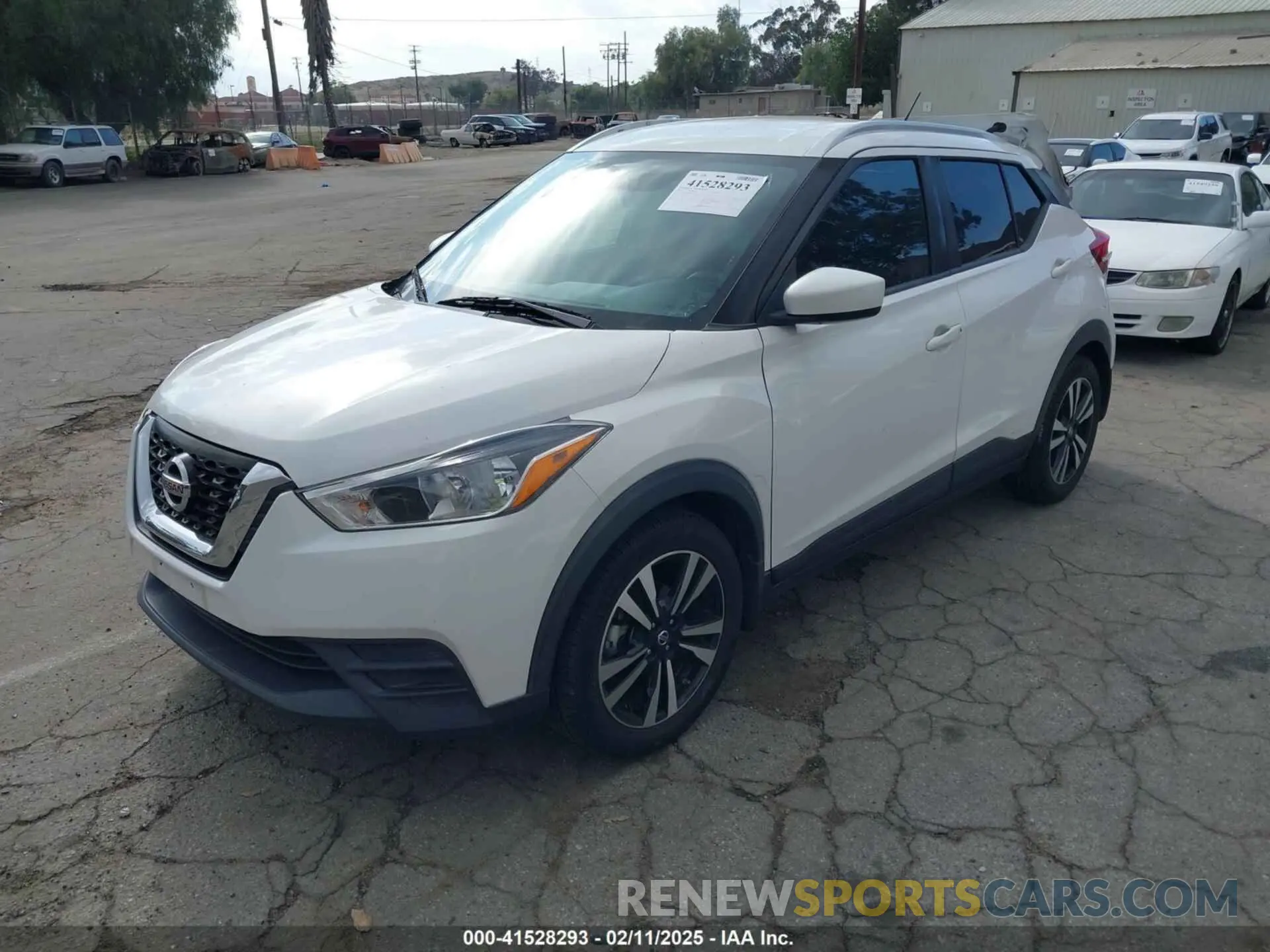 2 Photograph of a damaged car 3N1CP5CU2KL559112 NISSAN KICKS 2019