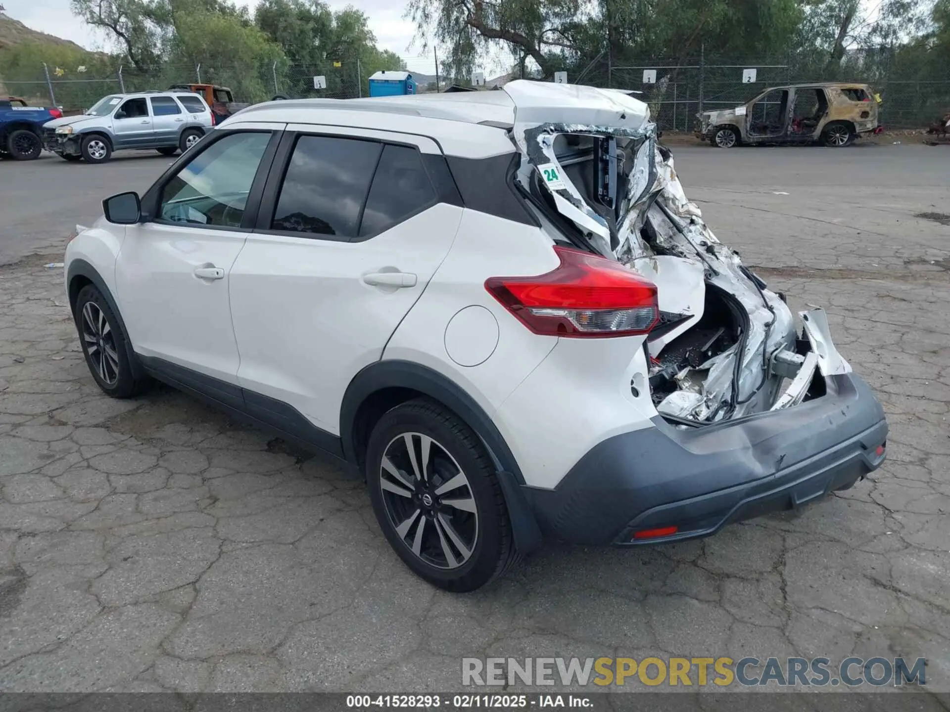 3 Photograph of a damaged car 3N1CP5CU2KL559112 NISSAN KICKS 2019