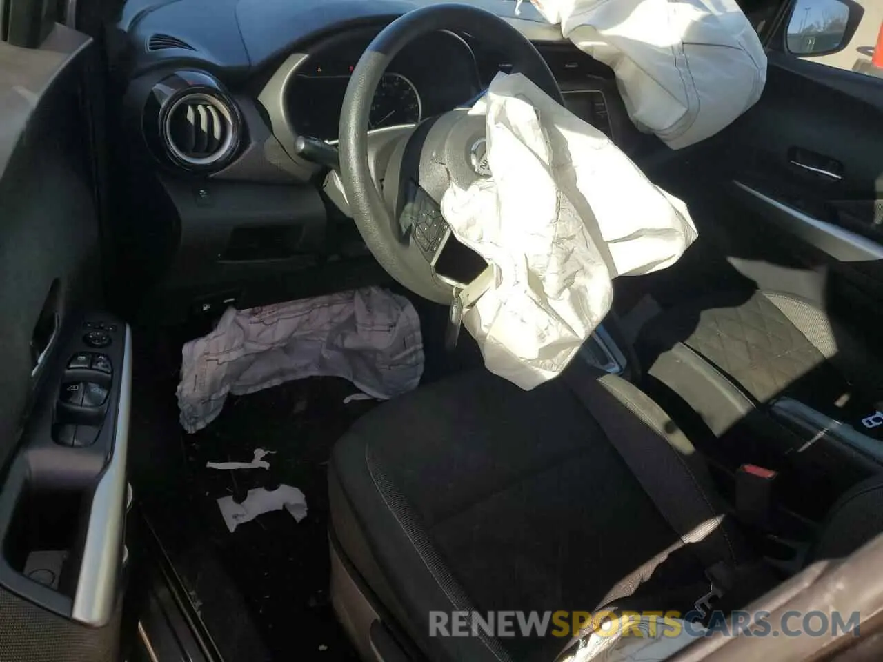 8 Photograph of a damaged car 3N1CP5CU2KL563984 NISSAN KICKS 2019