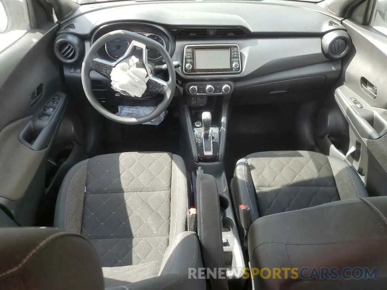 8 Photograph of a damaged car 3N1CP5CU2KL566013 NISSAN KICKS 2019