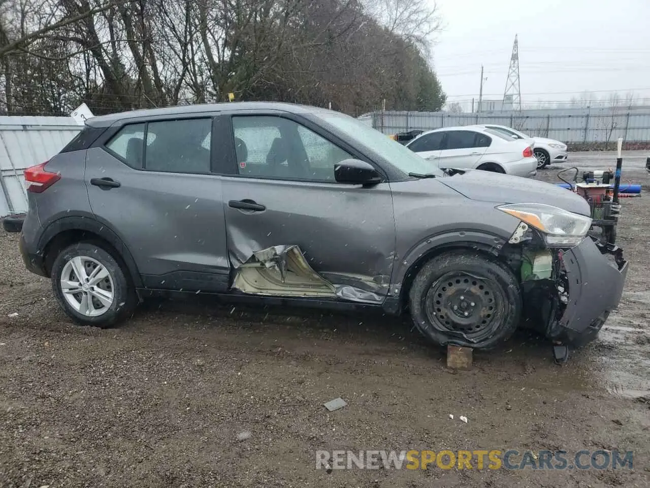 4 Photograph of a damaged car 3N1CP5CU3KL483237 NISSAN KICKS 2019
