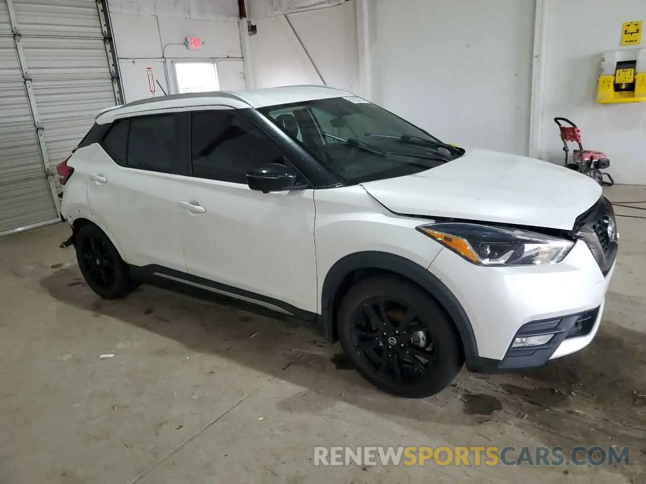 4 Photograph of a damaged car 3N1CP5CU3KL499809 NISSAN KICKS 2019
