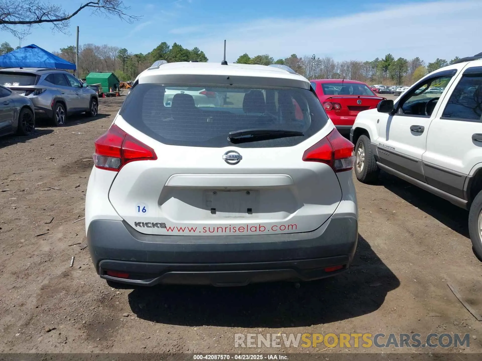 16 Photograph of a damaged car 3N1CP5CU3KL500277 NISSAN KICKS 2019