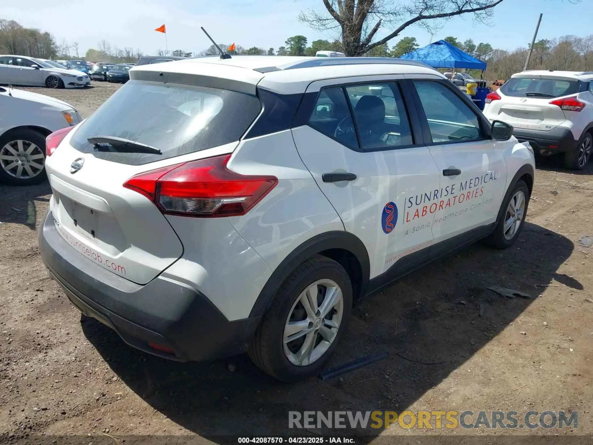 4 Photograph of a damaged car 3N1CP5CU3KL500277 NISSAN KICKS 2019
