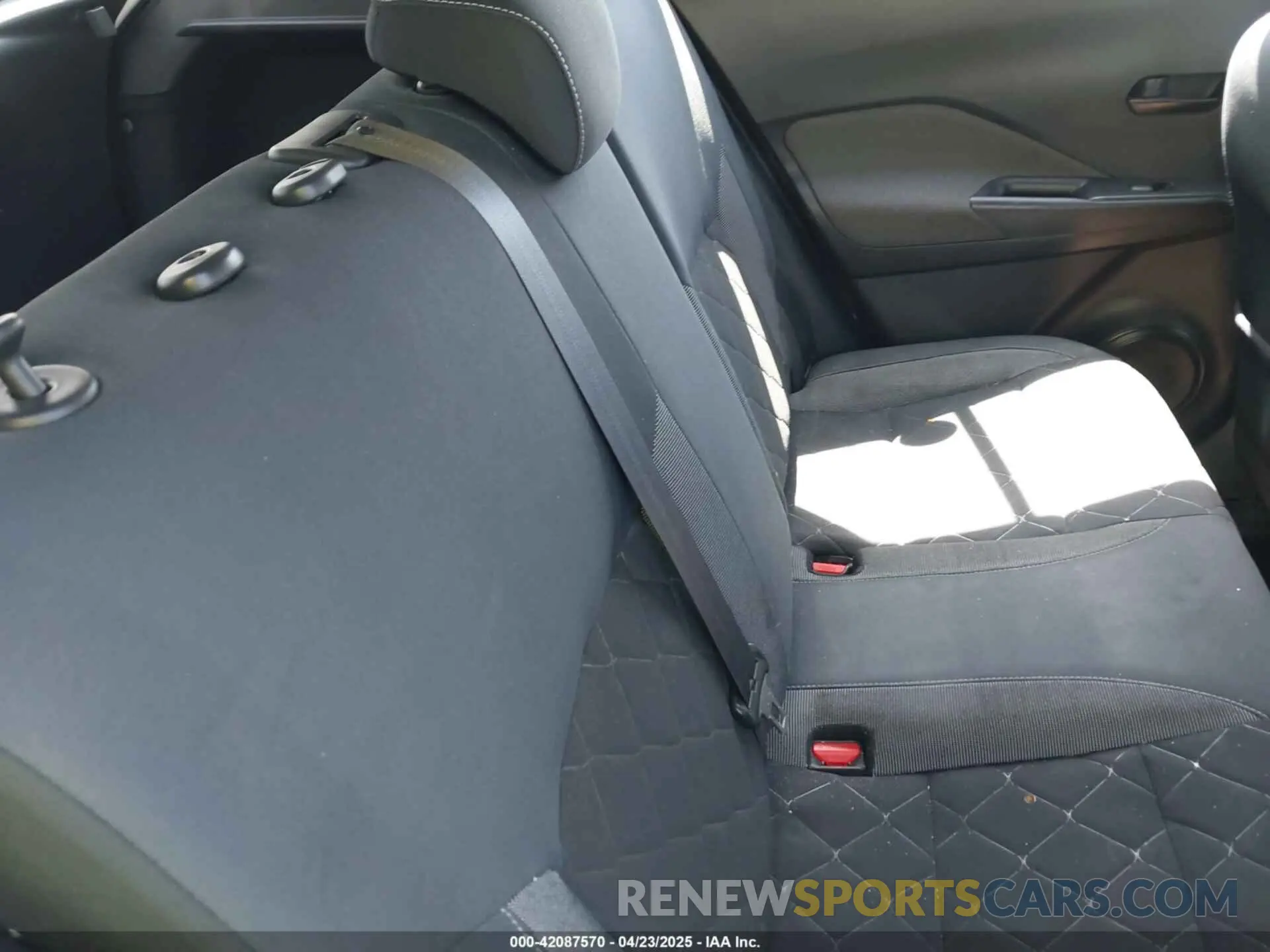 8 Photograph of a damaged car 3N1CP5CU3KL500277 NISSAN KICKS 2019