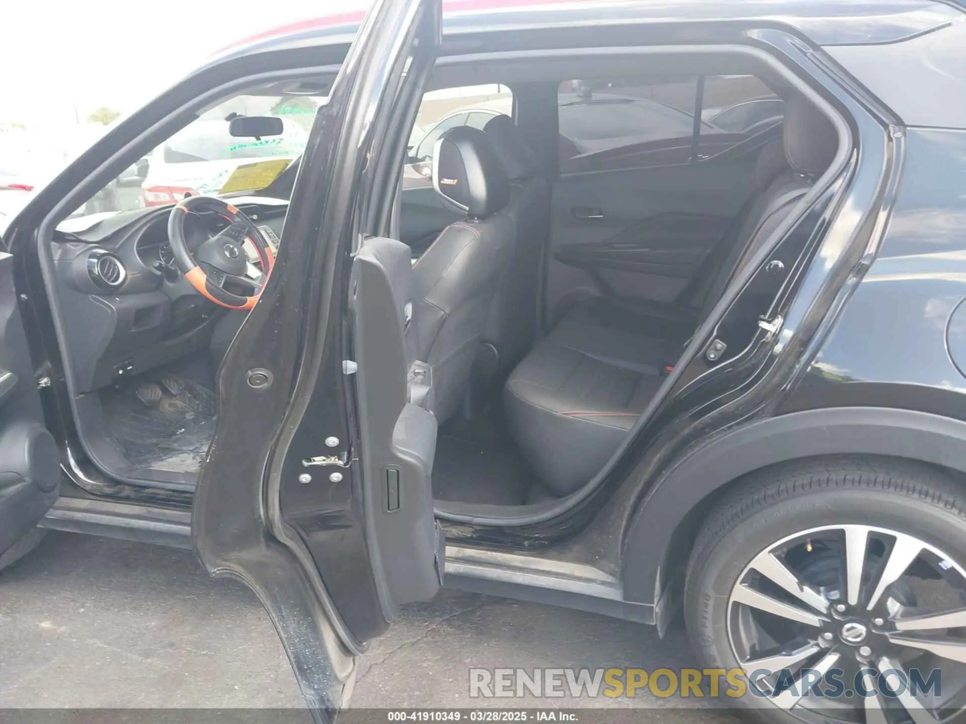 8 Photograph of a damaged car 3N1CP5CU3KL511537 NISSAN KICKS 2019