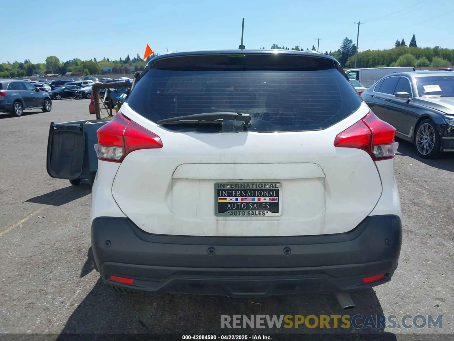 15 Photograph of a damaged car 3N1CP5CU3KL518777 NISSAN KICKS 2019