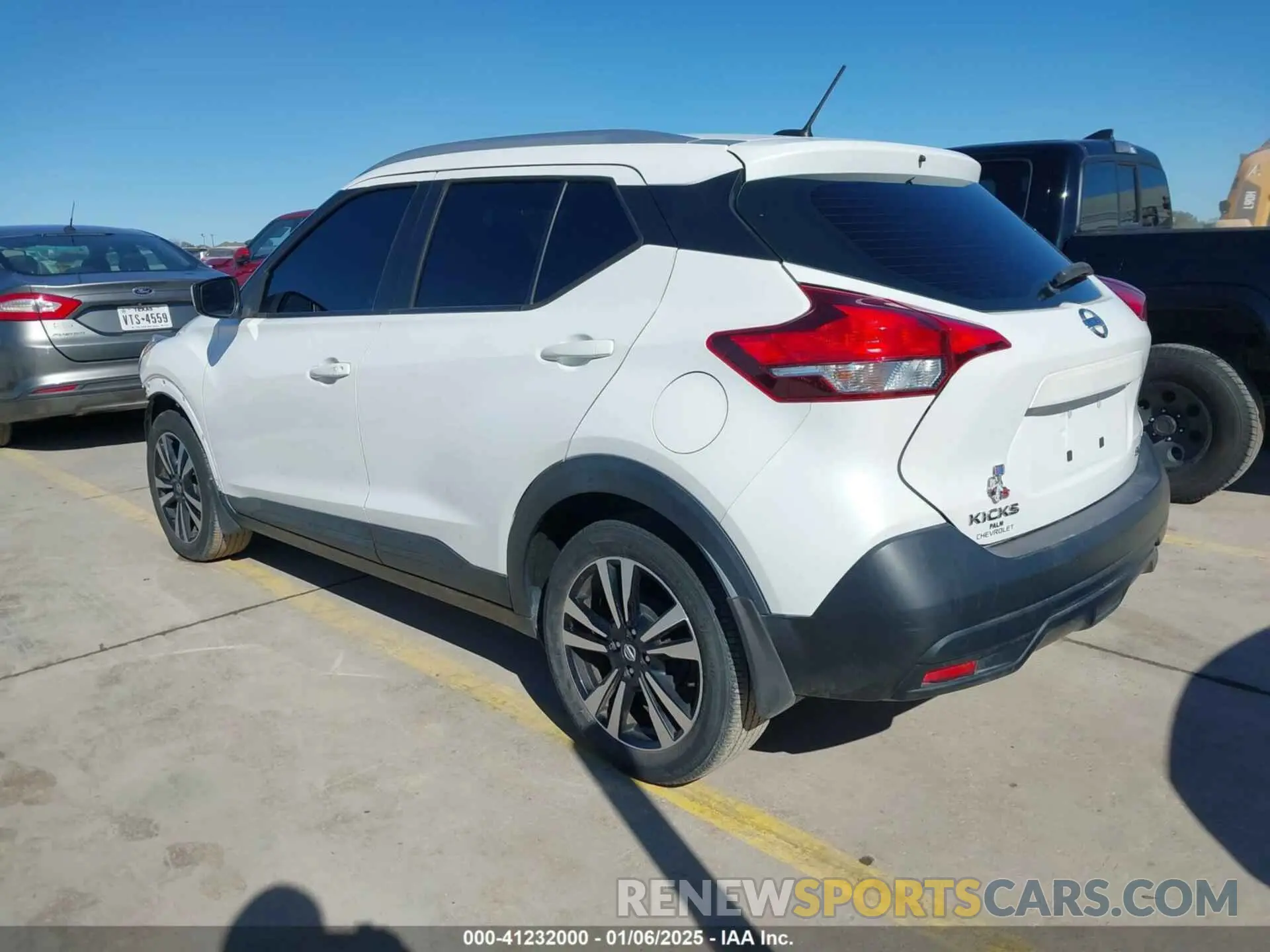 3 Photograph of a damaged car 3N1CP5CU3KL525065 NISSAN KICKS 2019
