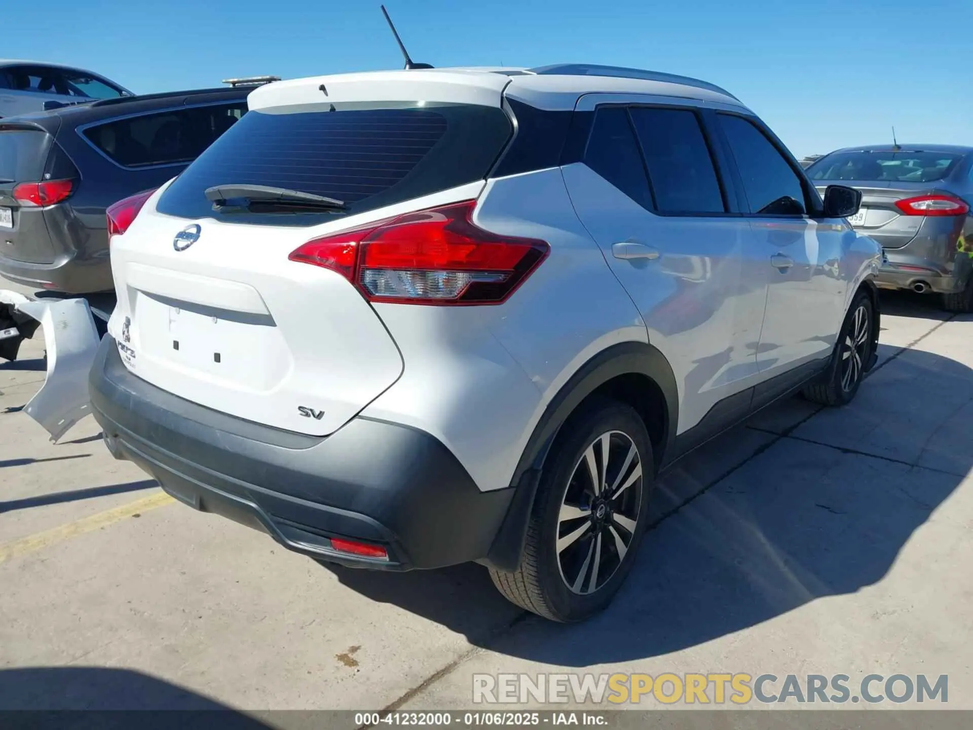 4 Photograph of a damaged car 3N1CP5CU3KL525065 NISSAN KICKS 2019