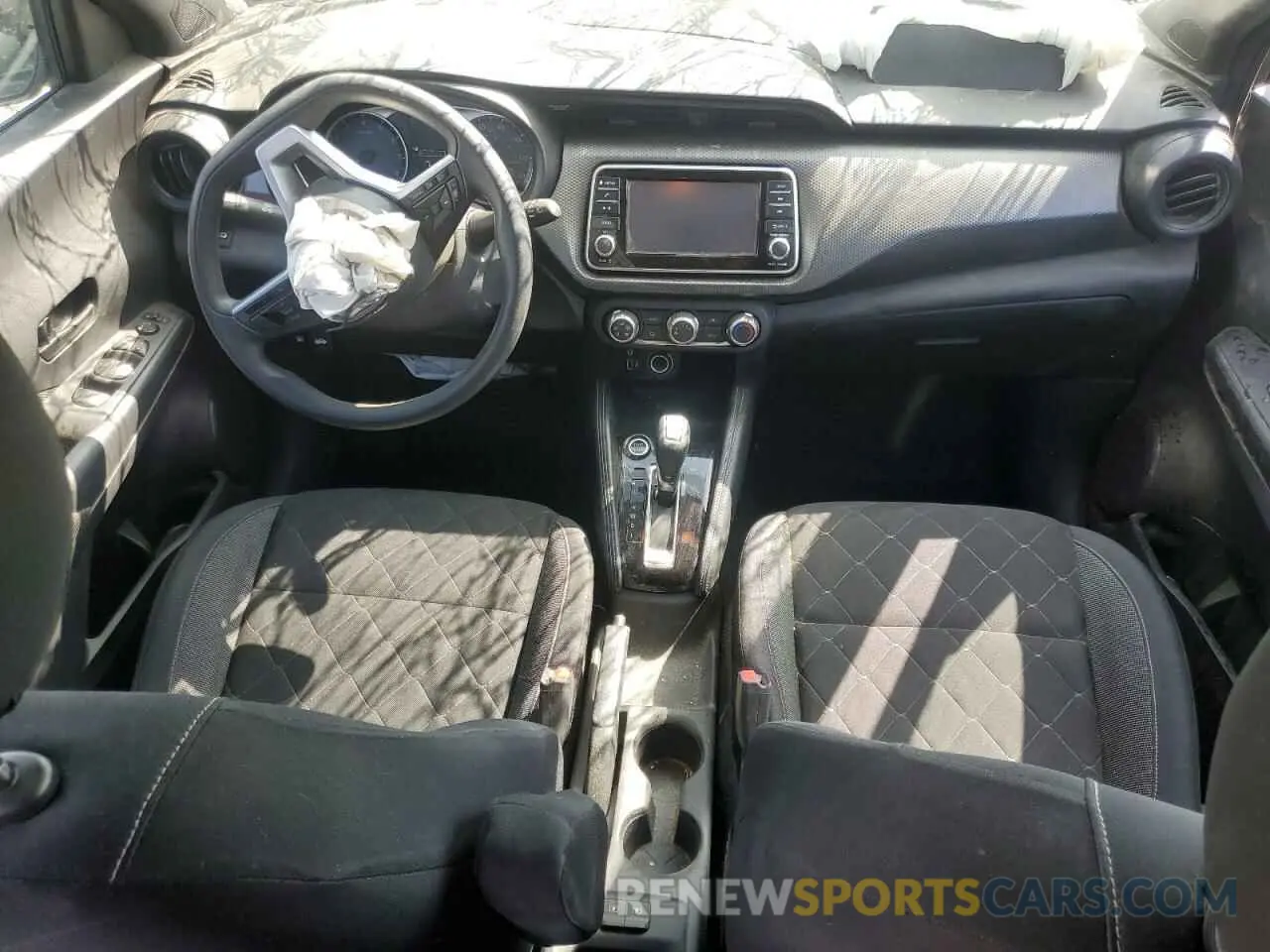8 Photograph of a damaged car 3N1CP5CU3KL528984 NISSAN KICKS 2019