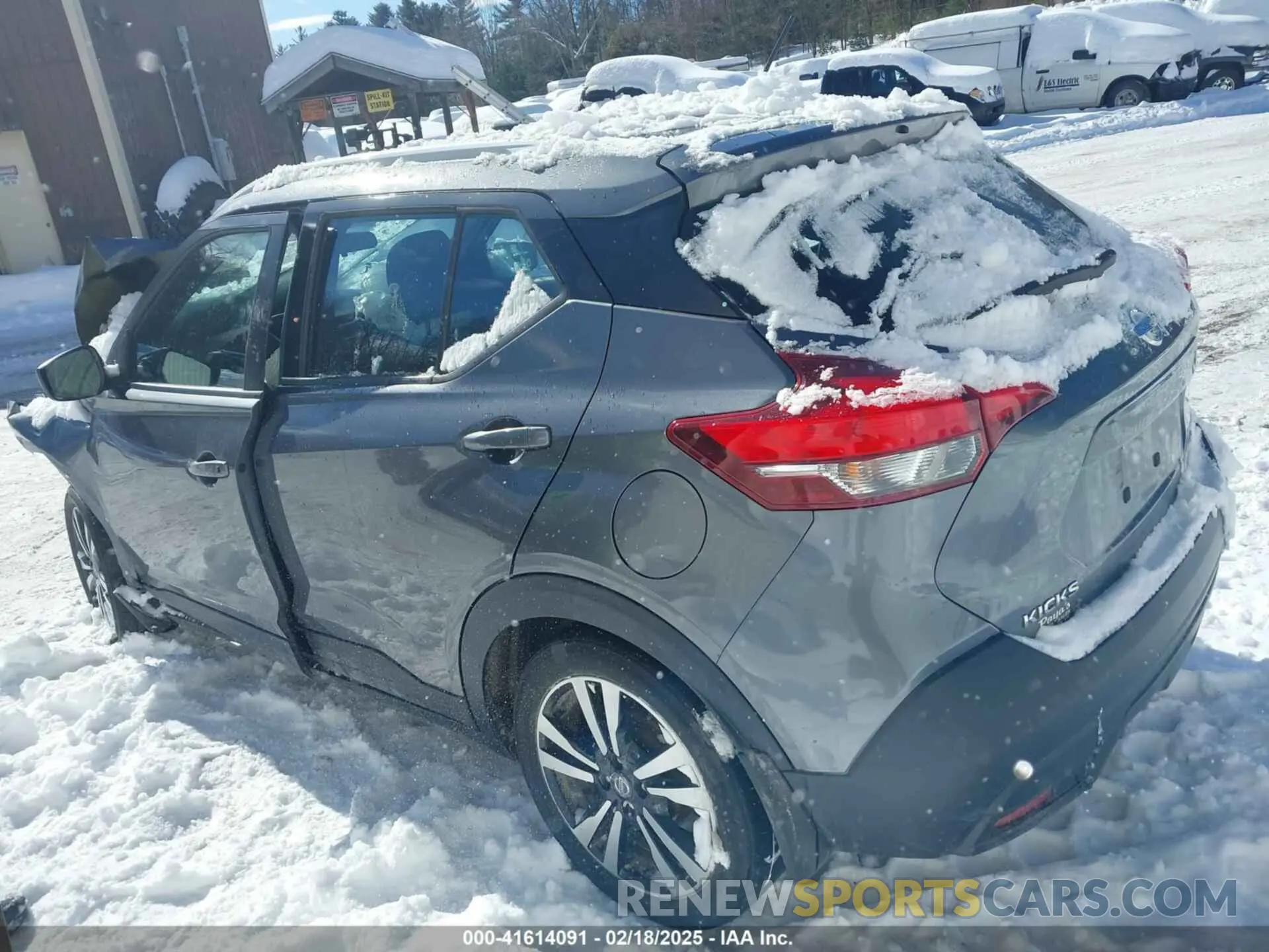 3 Photograph of a damaged car 3N1CP5CU3KL544005 NISSAN KICKS 2019