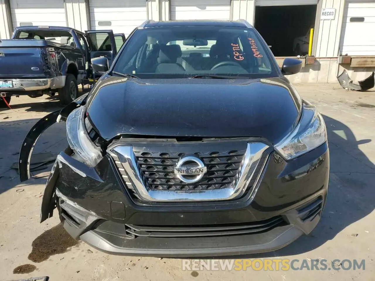 5 Photograph of a damaged car 3N1CP5CU3KL545378 NISSAN KICKS 2019