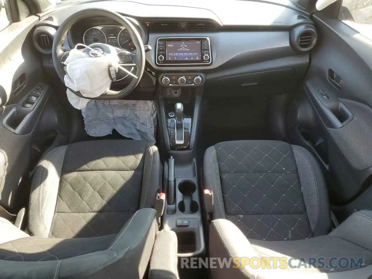 8 Photograph of a damaged car 3N1CP5CU3KL545378 NISSAN KICKS 2019
