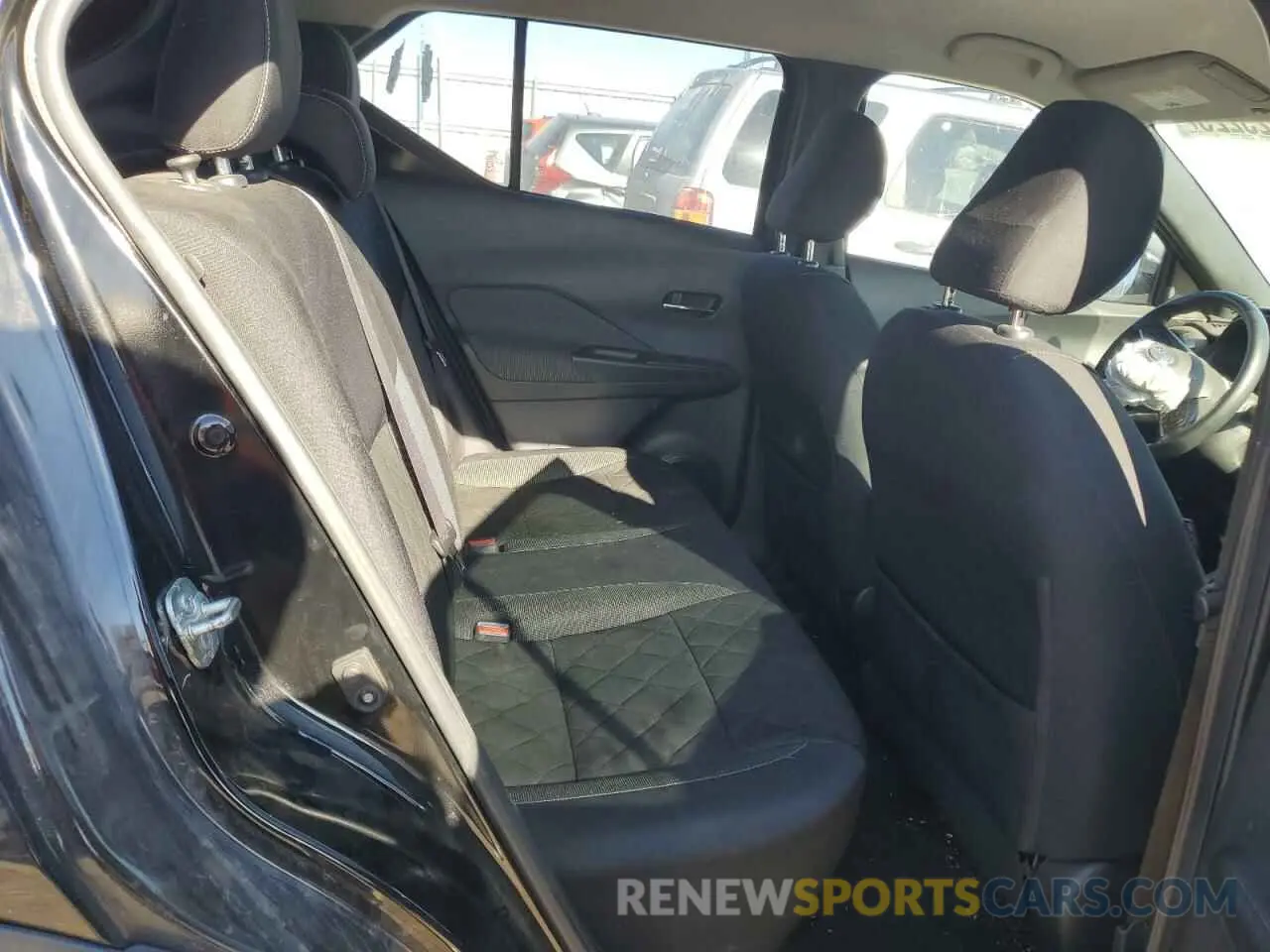 11 Photograph of a damaged car 3N1CP5CU3KL547681 NISSAN KICKS 2019