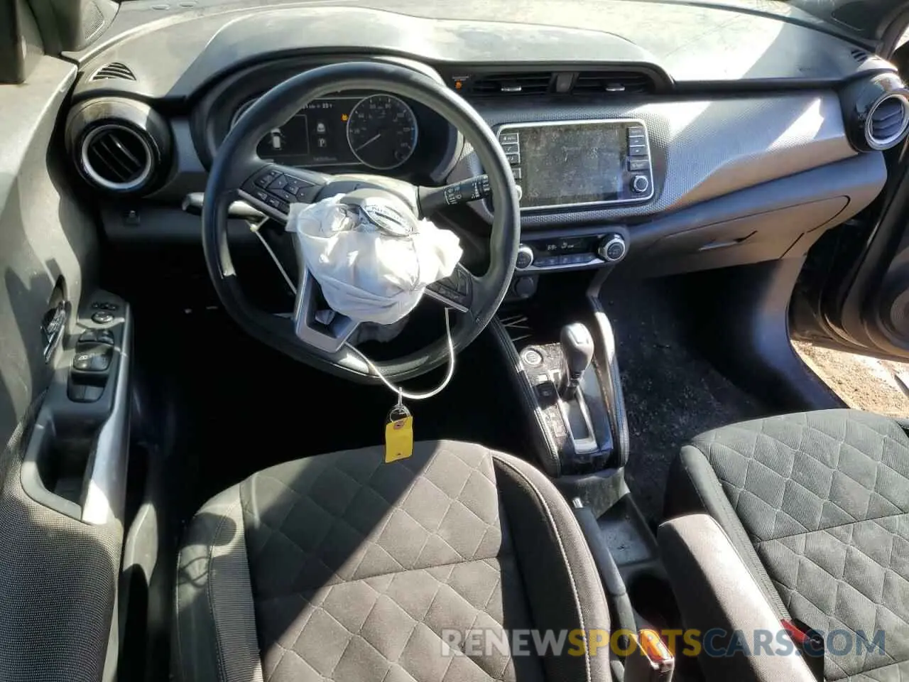 8 Photograph of a damaged car 3N1CP5CU3KL547681 NISSAN KICKS 2019