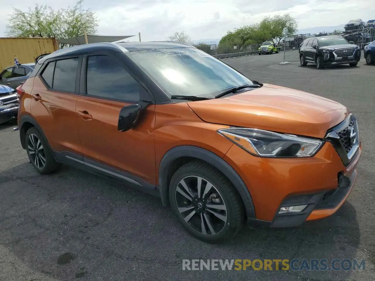 4 Photograph of a damaged car 3N1CP5CU3KL562052 NISSAN KICKS 2019