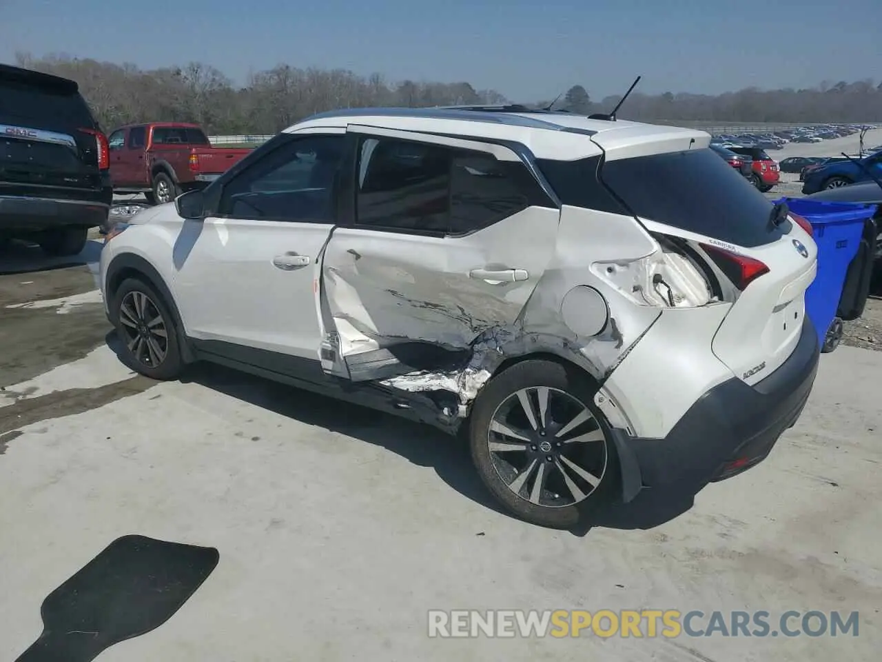 2 Photograph of a damaged car 3N1CP5CU3KL564562 NISSAN KICKS 2019