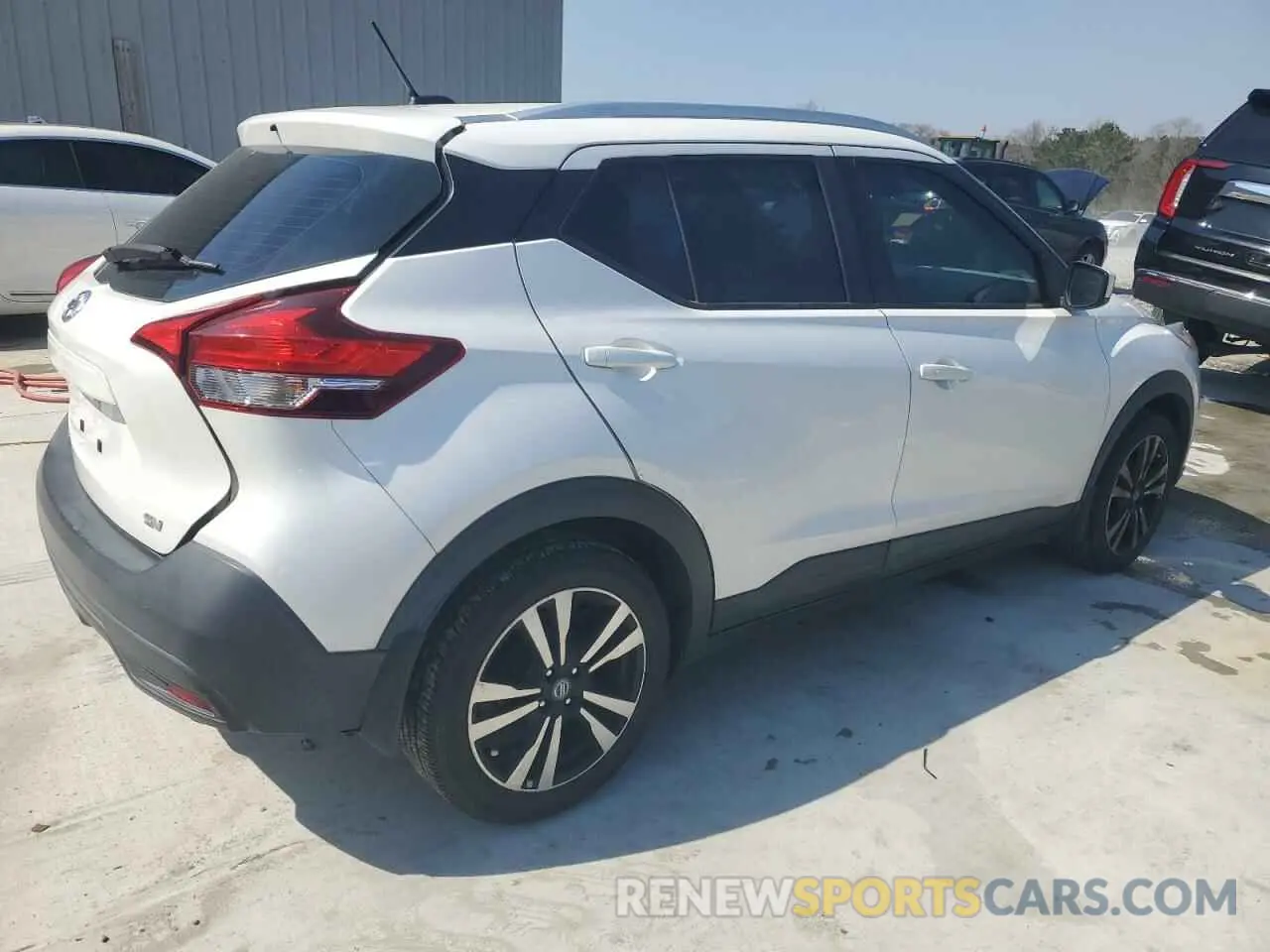 3 Photograph of a damaged car 3N1CP5CU3KL564562 NISSAN KICKS 2019