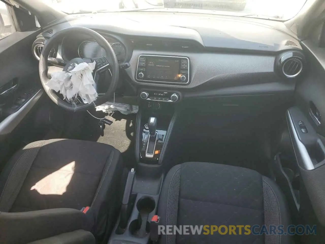 8 Photograph of a damaged car 3N1CP5CU3KL564562 NISSAN KICKS 2019