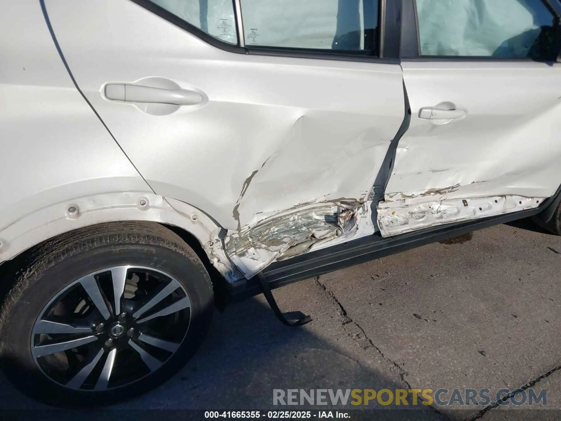 12 Photograph of a damaged car 3N1CP5CU4KL477933 NISSAN KICKS 2019