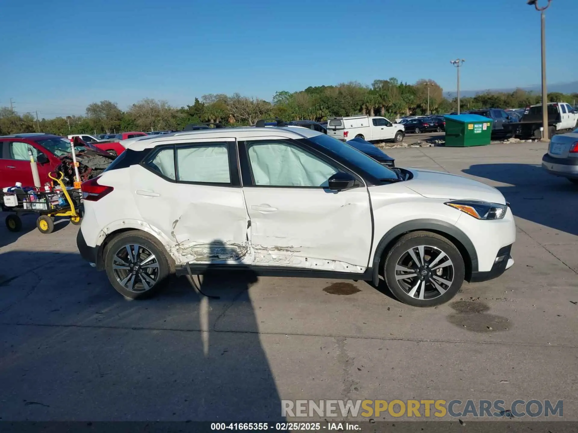14 Photograph of a damaged car 3N1CP5CU4KL477933 NISSAN KICKS 2019
