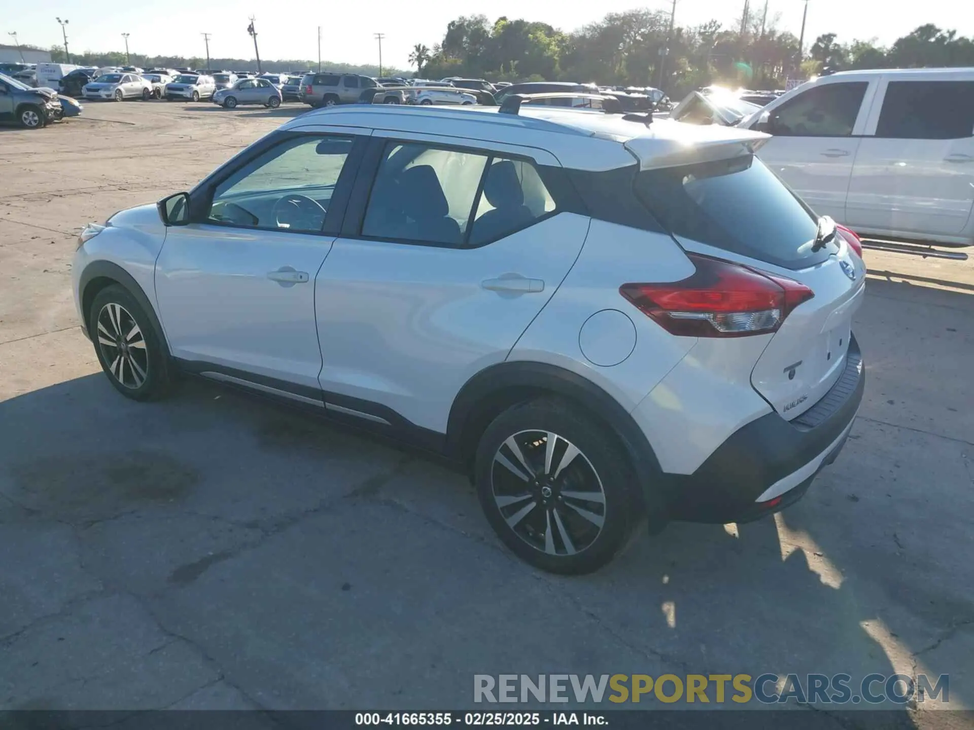 3 Photograph of a damaged car 3N1CP5CU4KL477933 NISSAN KICKS 2019