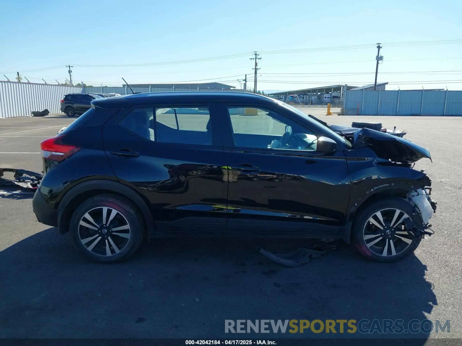 14 Photograph of a damaged car 3N1CP5CU4KL494389 NISSAN KICKS 2019