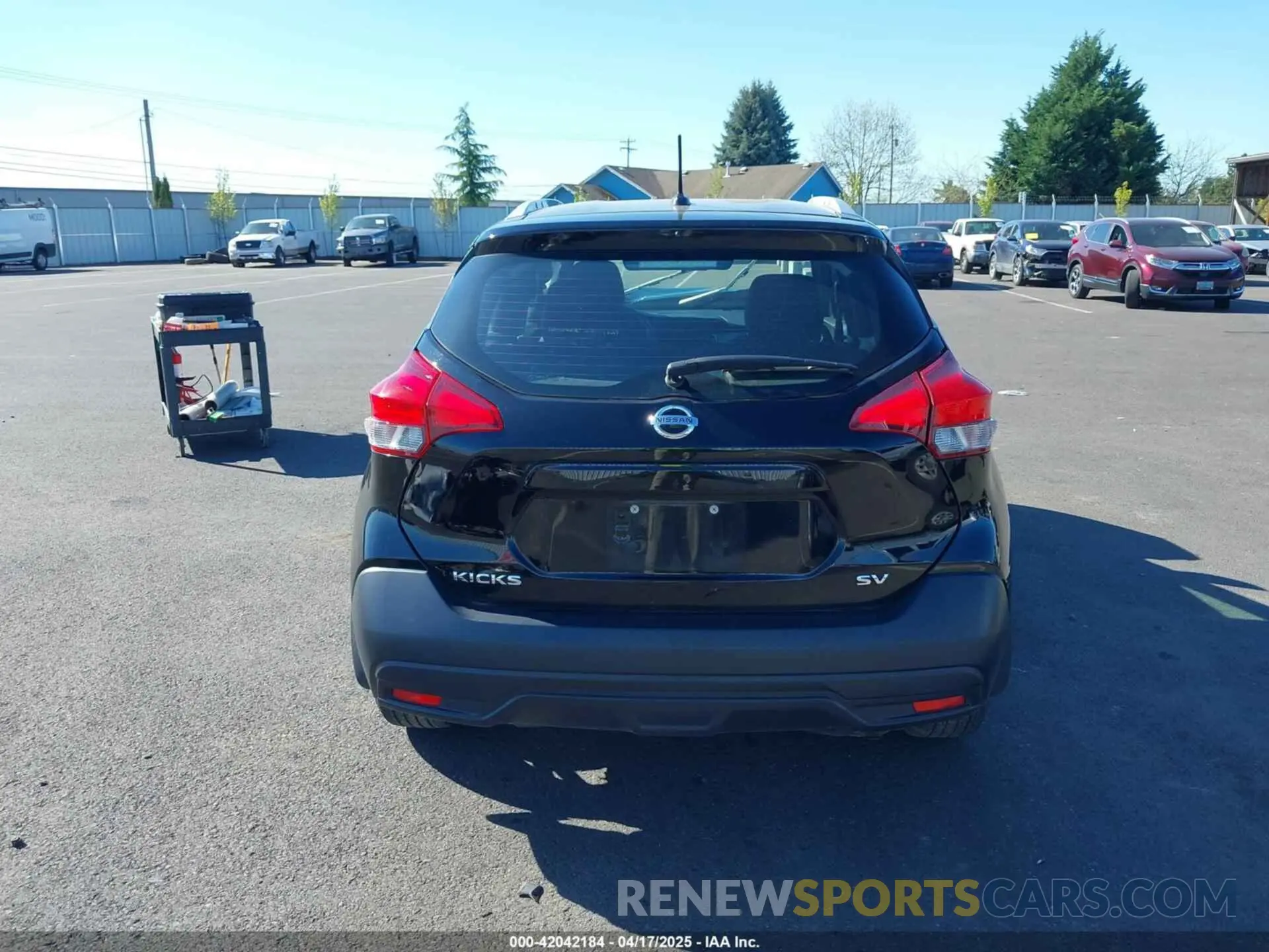 17 Photograph of a damaged car 3N1CP5CU4KL494389 NISSAN KICKS 2019