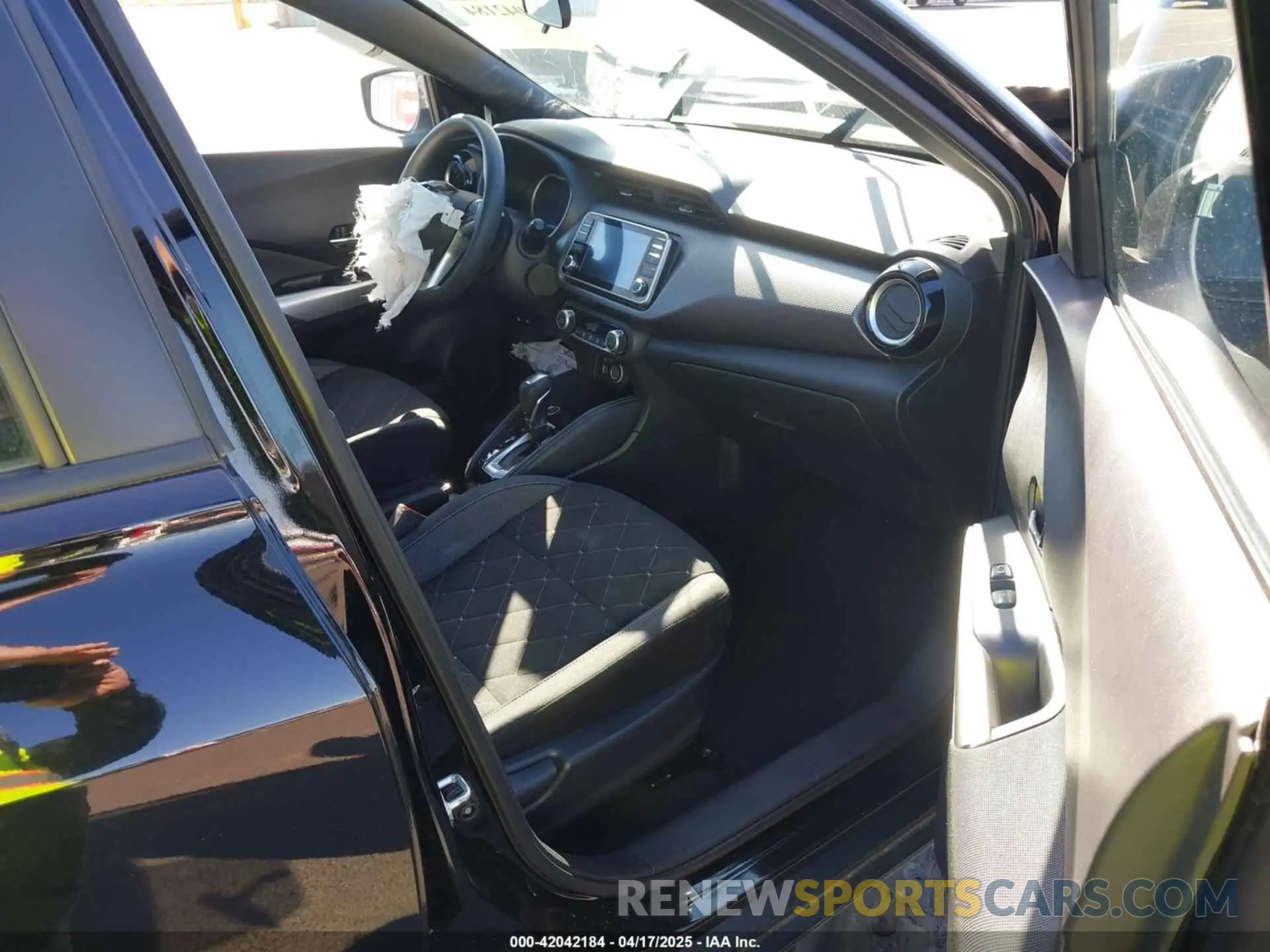 5 Photograph of a damaged car 3N1CP5CU4KL494389 NISSAN KICKS 2019