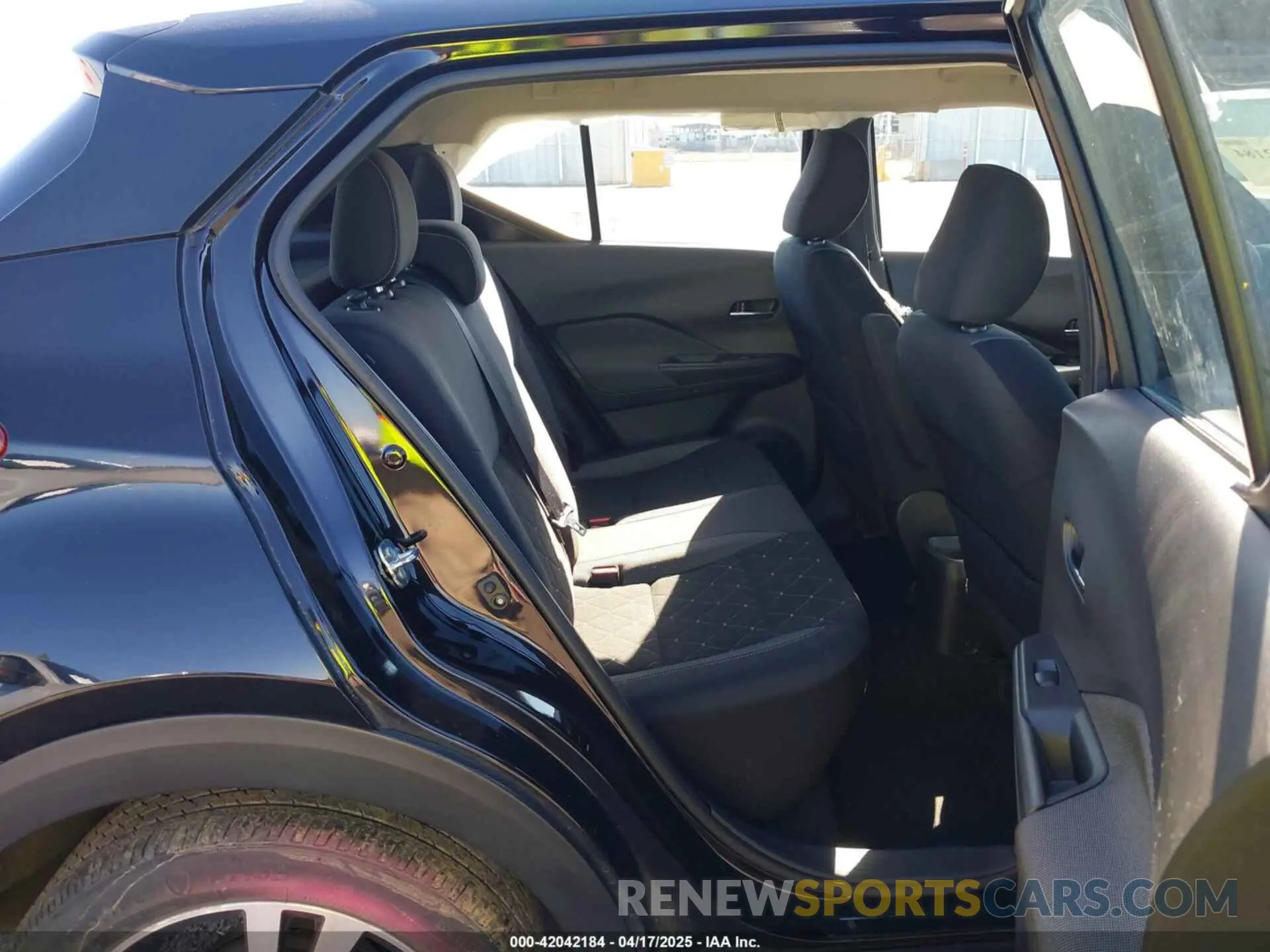 8 Photograph of a damaged car 3N1CP5CU4KL494389 NISSAN KICKS 2019