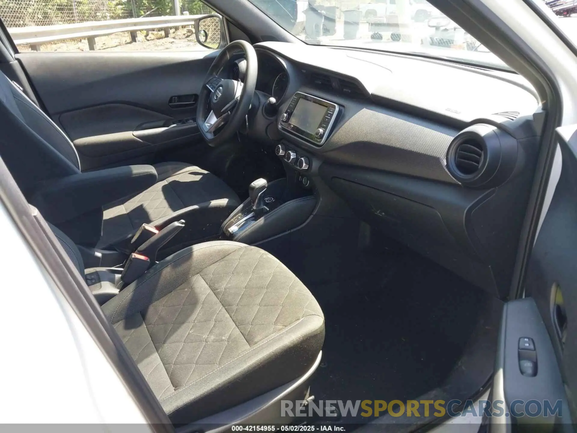 5 Photograph of a damaged car 3N1CP5CU4KL501115 NISSAN KICKS 2019