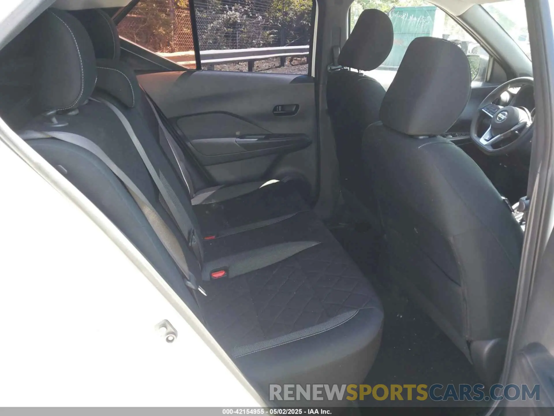 8 Photograph of a damaged car 3N1CP5CU4KL501115 NISSAN KICKS 2019