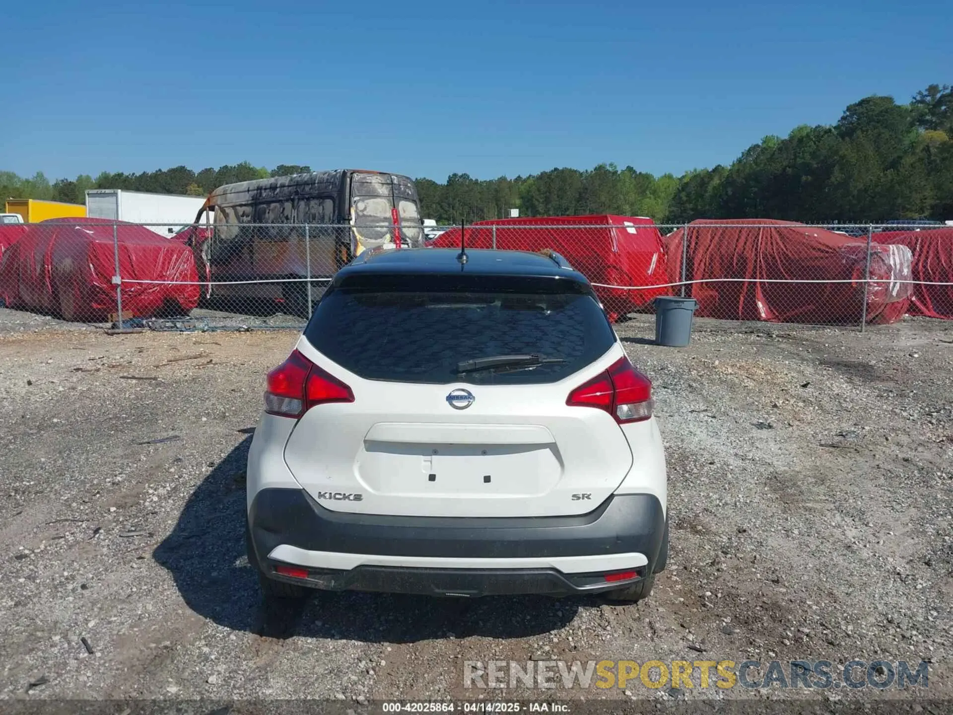 17 Photograph of a damaged car 3N1CP5CU4KL501860 NISSAN KICKS 2019