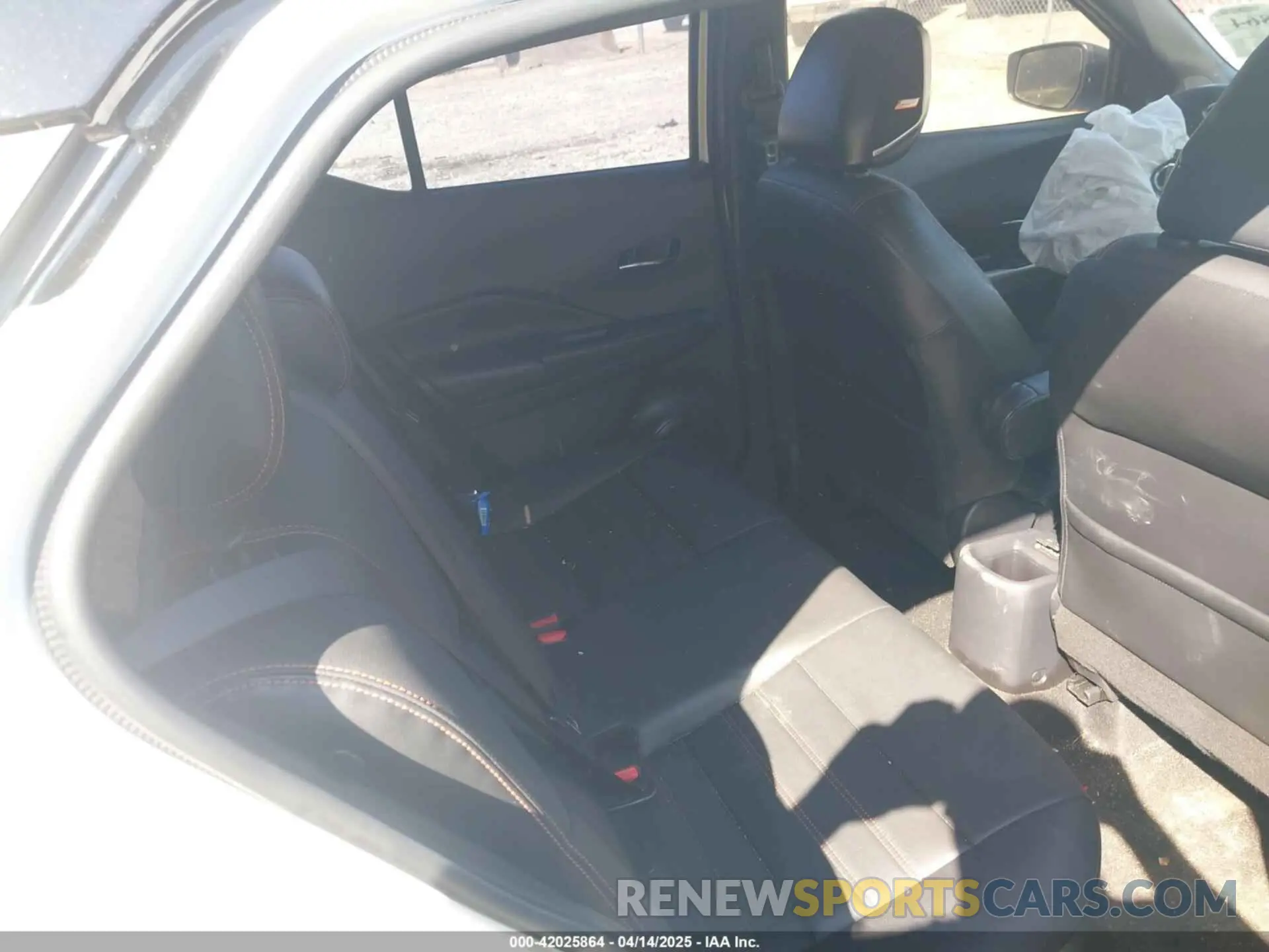 8 Photograph of a damaged car 3N1CP5CU4KL501860 NISSAN KICKS 2019