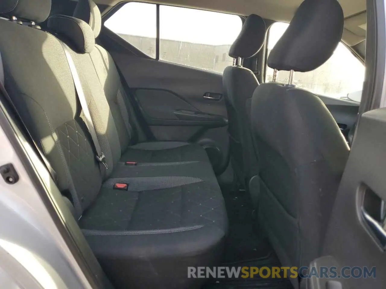10 Photograph of a damaged car 3N1CP5CU4KL506153 NISSAN KICKS 2019