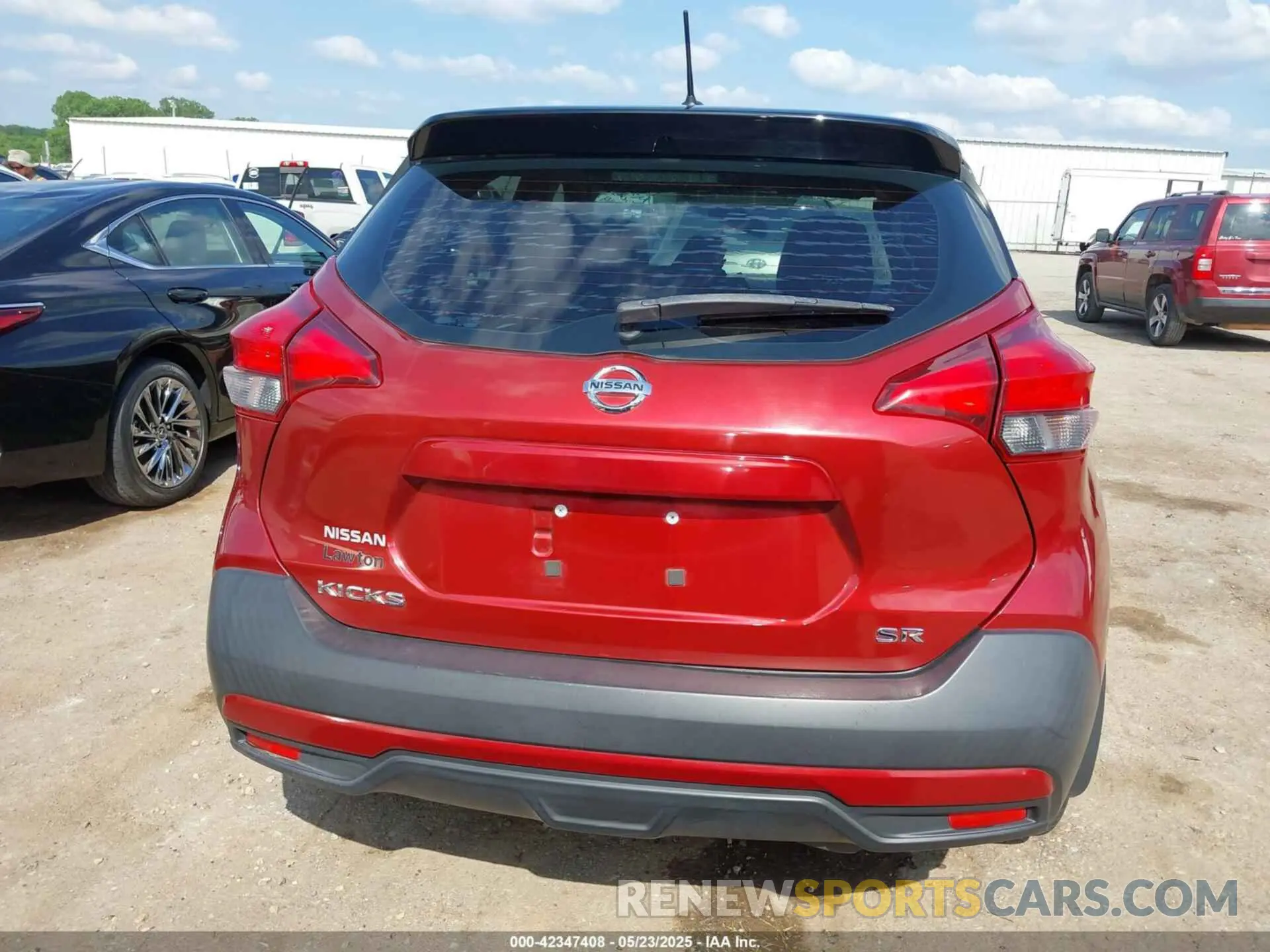 17 Photograph of a damaged car 3N1CP5CU4KL517640 NISSAN KICKS 2019