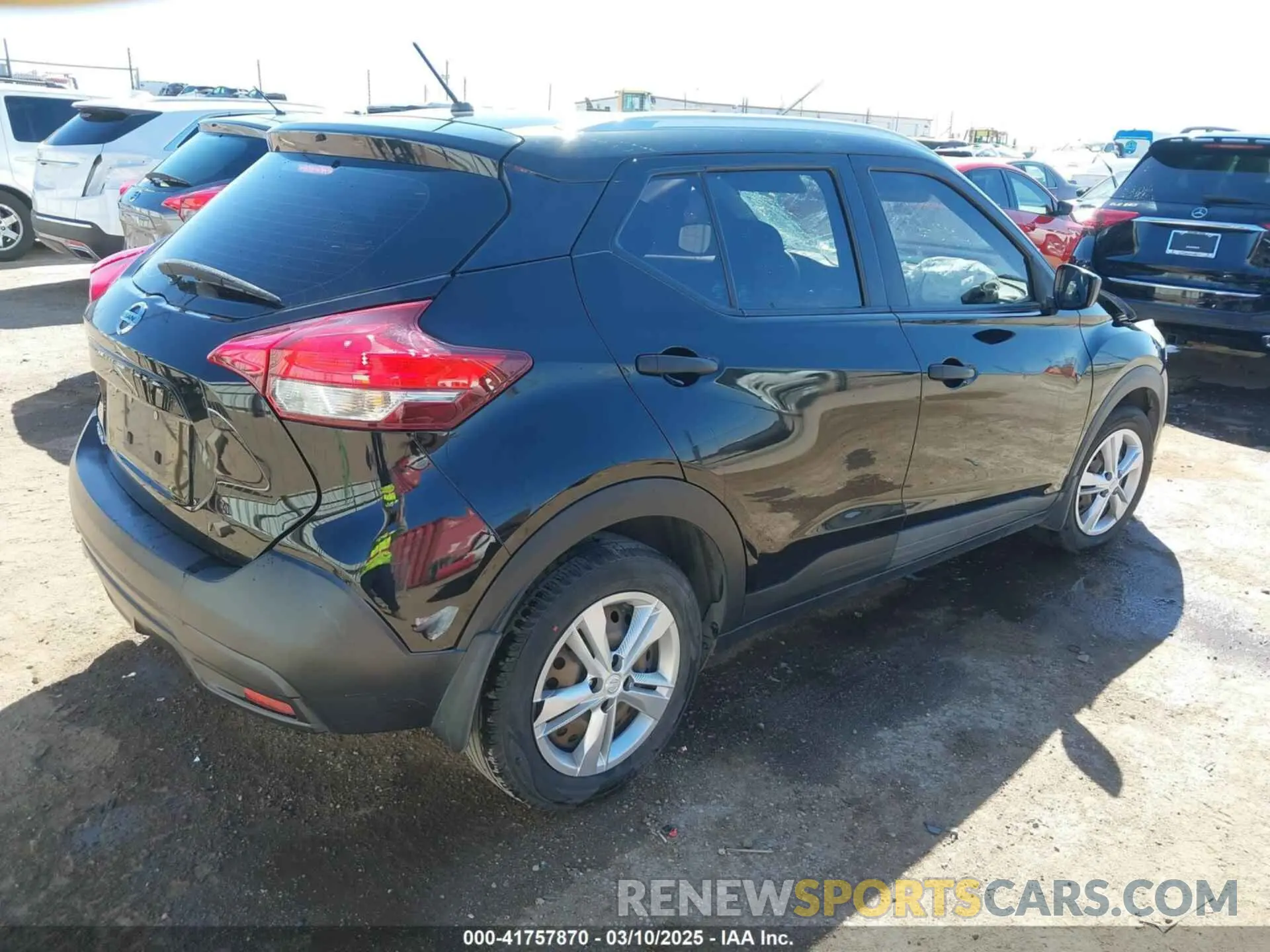 4 Photograph of a damaged car 3N1CP5CU4KL542814 NISSAN KICKS 2019