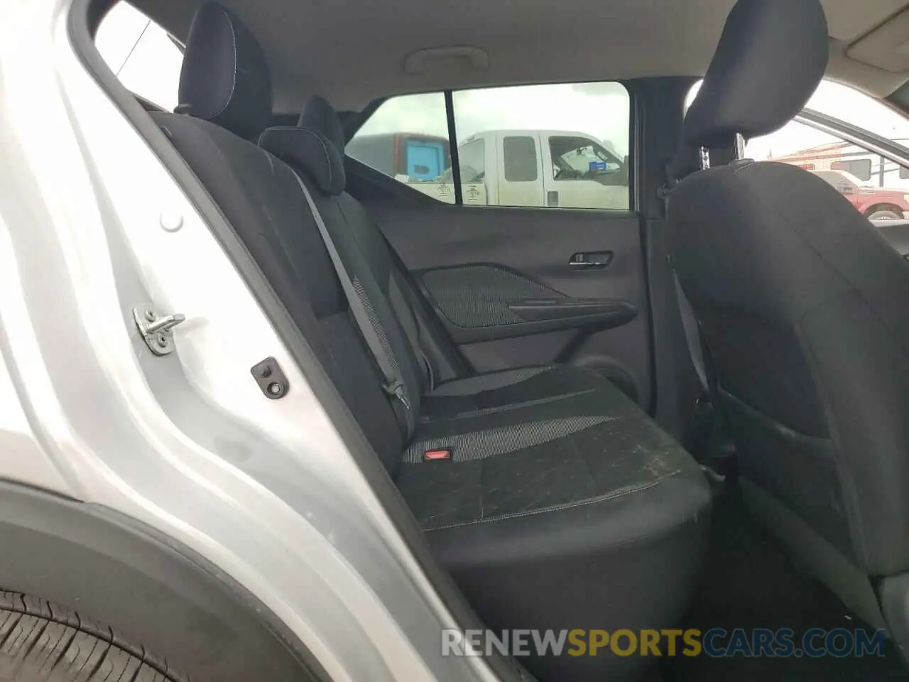 11 Photograph of a damaged car 3N1CP5CU4KL549312 NISSAN KICKS 2019