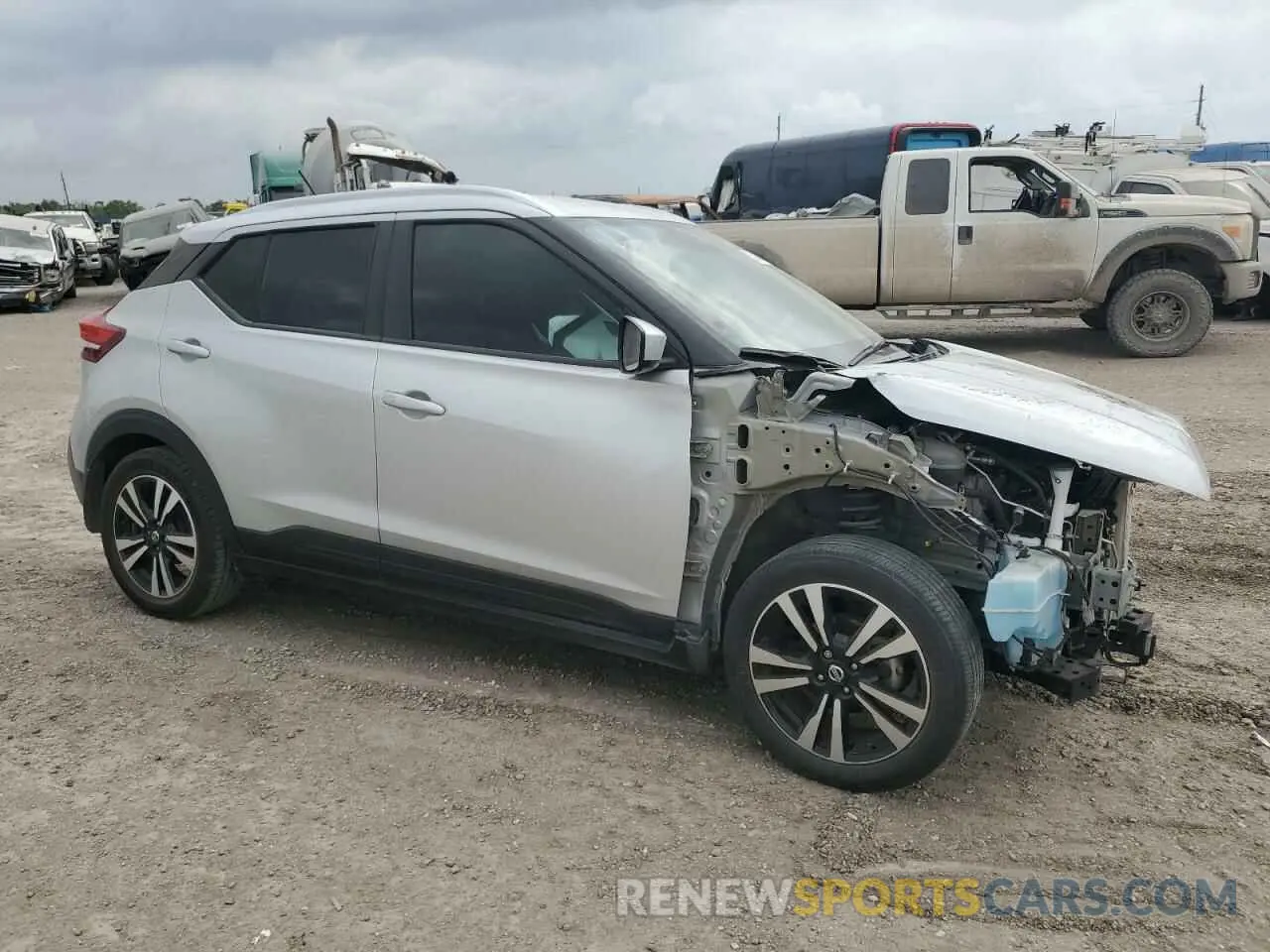 4 Photograph of a damaged car 3N1CP5CU4KL549312 NISSAN KICKS 2019