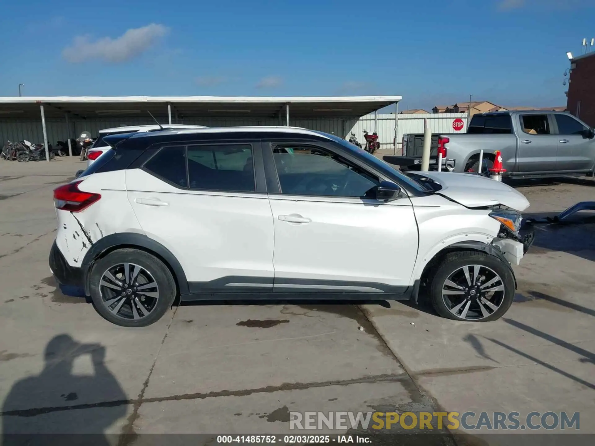13 Photograph of a damaged car 3N1CP5CU4KL565977 NISSAN KICKS 2019