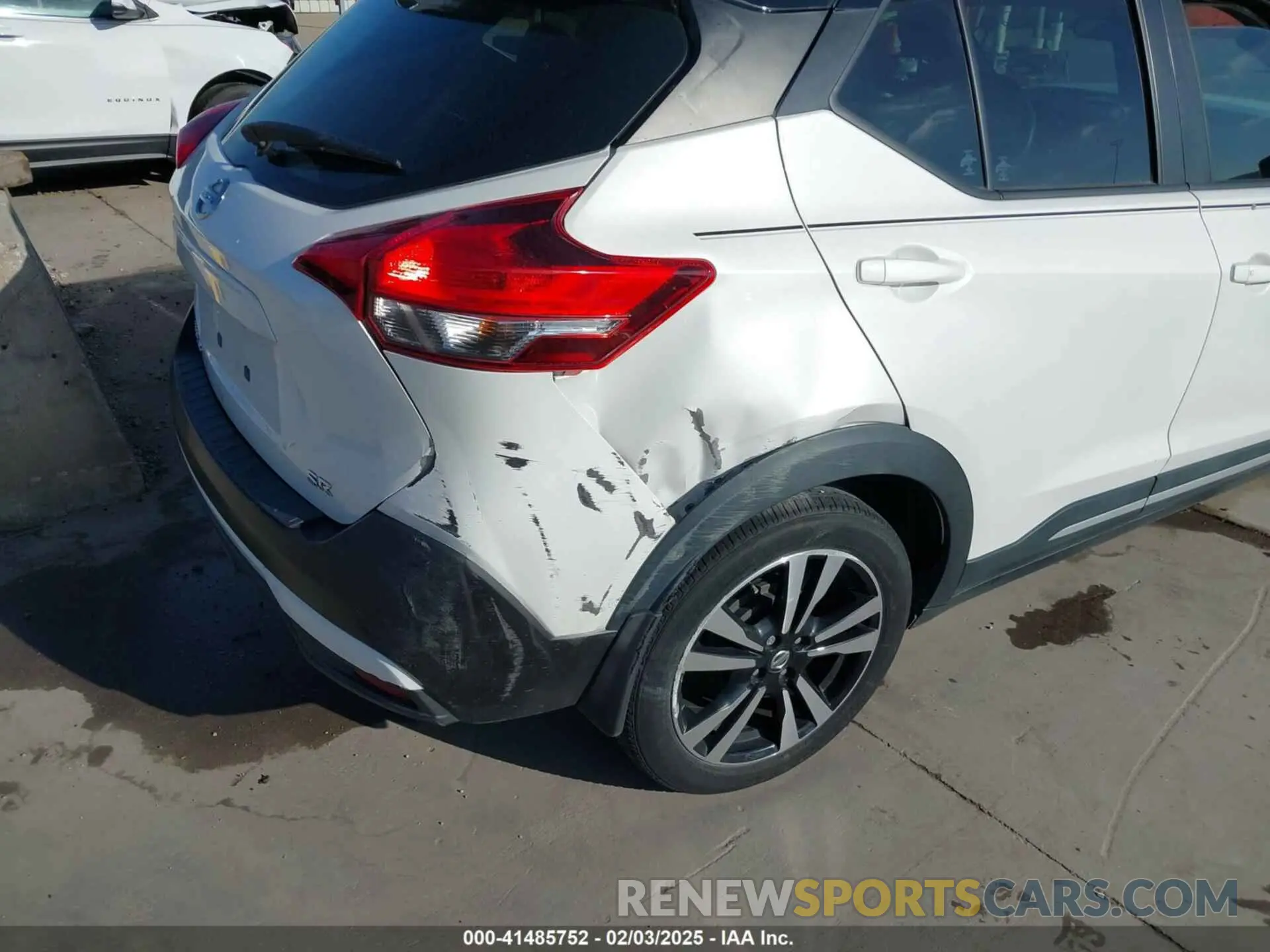 18 Photograph of a damaged car 3N1CP5CU4KL565977 NISSAN KICKS 2019
