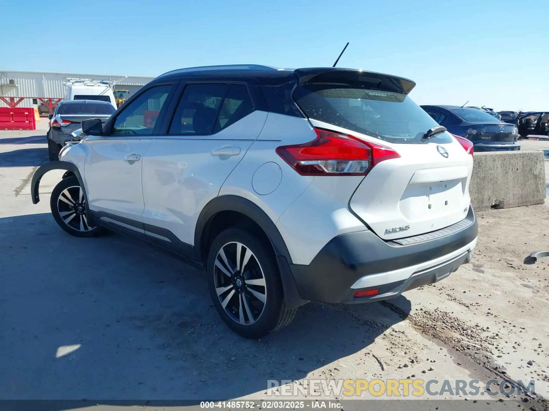 3 Photograph of a damaged car 3N1CP5CU4KL565977 NISSAN KICKS 2019